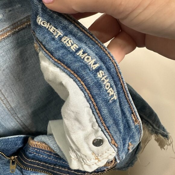 American Eagle Highest Rise Mom Short Womens Size 8 Blue Distressed Zip - Picture 12 of 15